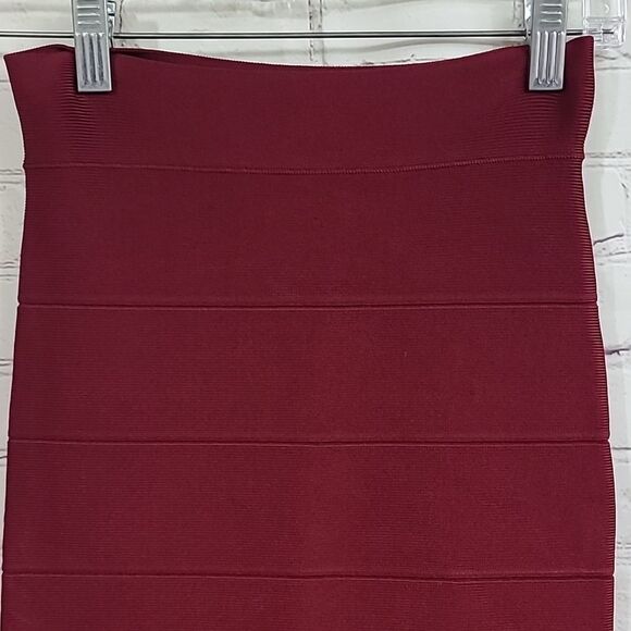 BCBGMaxAzria Leger Bandage Skirt Red Cranberry Bodycon Stretch Pencil Knee - Picture 4 of 8